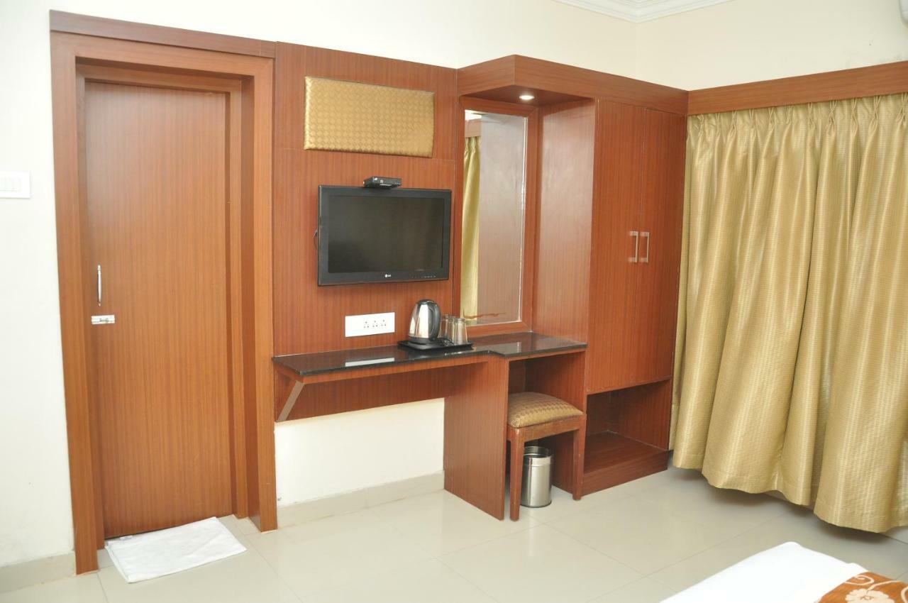 The Gopinivas Grand Hotell Kanyakumari Exteriör bild